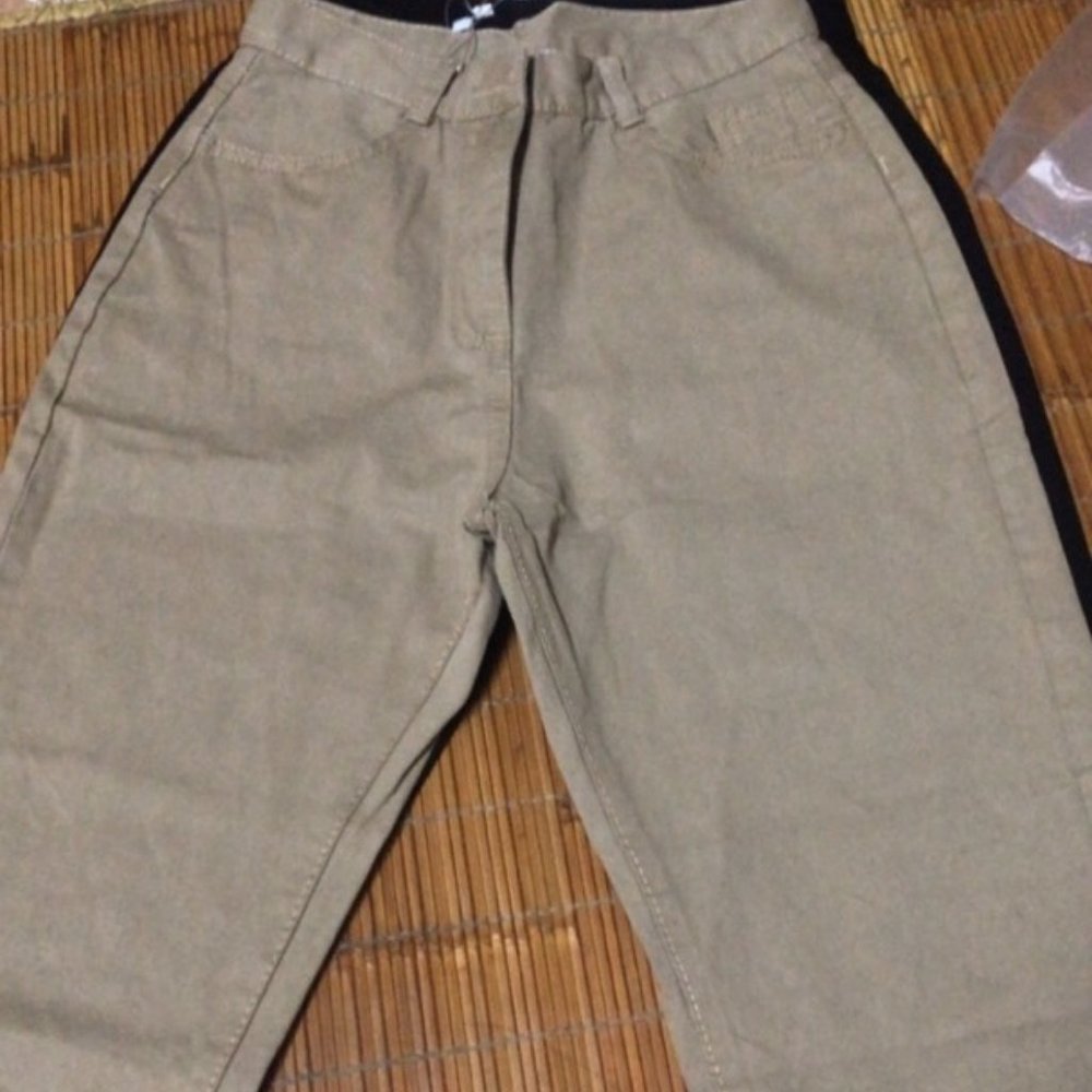 Young and dynamic style mini pants